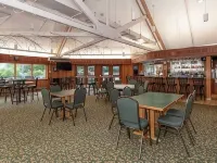 Hot Tub + Pool Table + Resort Access + Fast Wifi Hotels in Campton