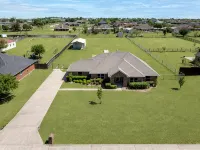 Perfect Stay in Ranch-like House with Huge Backyard!