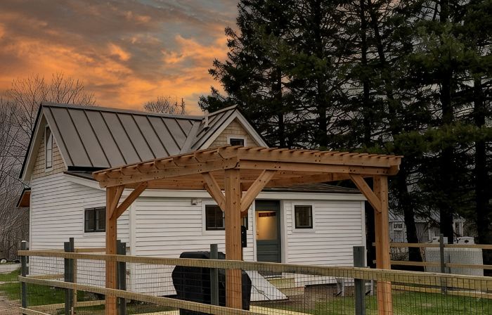 Cozy Cabin with Modern Amenities. Pet Friendly! Hot Tub!