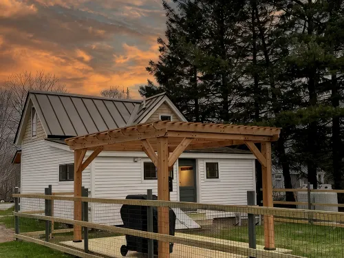 Cozy Cabin with Modern Amenities. Pet Friendly! Hot Tub! - Wifi