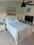 Quiet Island Hideaway with private beach access/pool, near shops and food. - 2 stjerner