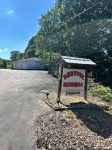 Spacious 3 bedroom apartment 3 miles from Wolf Creek Dam. Pet friendly!