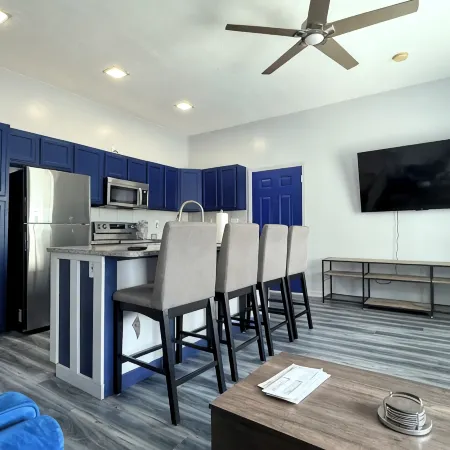 Lovely apartment in vibrant Cincinnati - Mins away from all major event places