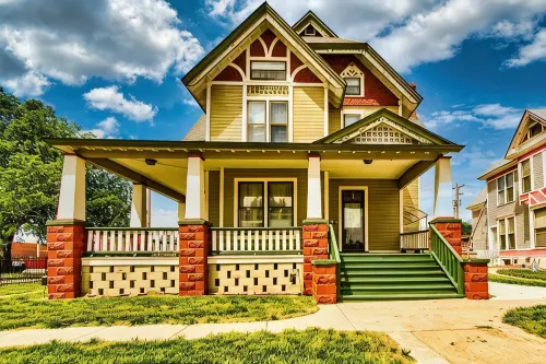 Spacious 7-Bedroom, 4 Bathroom House with WiFi and New Hvac in Wonderful Wichita - Bungalows