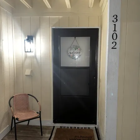 NEWLY RENOVATED 2BR 2BA CONDO - FREE BEACH SERVICE