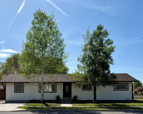 Spacious 4-bedroom, pet friendly, outdoor games, fire pit in charming Fruita Hotels in Fruita