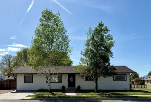 Spacious 4-bedroom, pet friendly, outdoor games, fire pit in charming Fruita