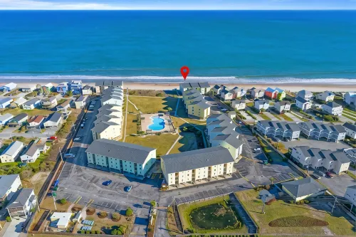 The Endless Wave: Oceanfront Condo, Sunrise View, Pool, 1-mile to Dining & Pier