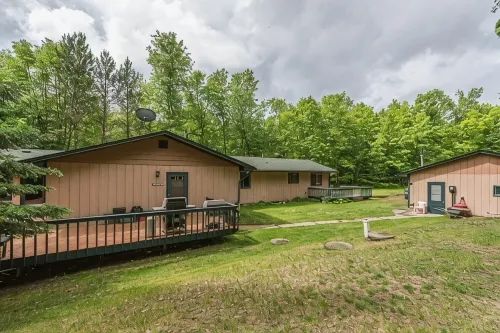 Perfect Summer rental in prime location on Washburn Lake