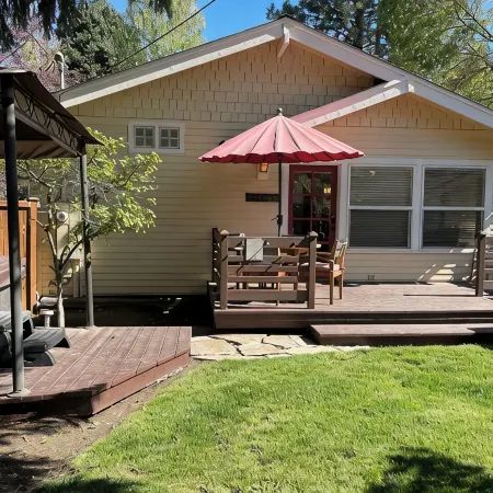 Historic Downtown │Walk Everywhere │Private Hot Tub │One Block to River