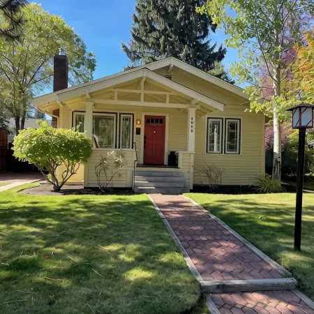 Historic Downtown │Walk Everywhere │Private Hot Tub │One Block to River