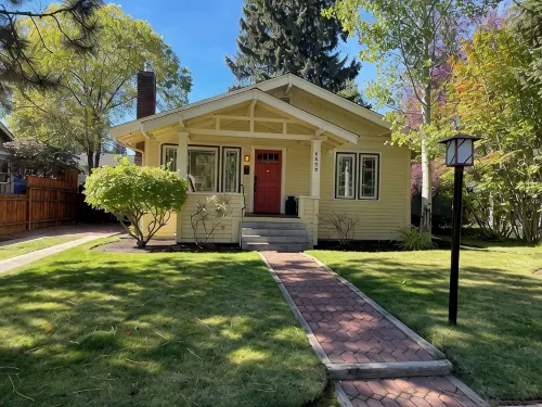 Historic Downtown │Walk Everywhere │Private Hot Tub │One Block to River