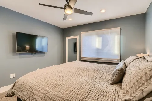 Modern 2-Bedroom Loft in Austin w Pool, Hot Tub,Fire pit,Goats,Alpacas,Chickens - Chalets
