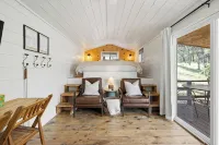 The Golden Nugget Cabin - Hytter