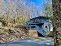 Unique Round House on Beech Mtn -Ski, Hike, Golf, Fish-Near Wineries & Parkway Hotels in Beech Mountain