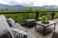 Luxury 5 BR Cabin with Hot Tub and Views!