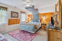 Welcome to Gallery on the South Fork – A Lake Lover’s Dream - 4 stjerner