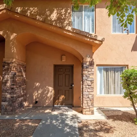 Well appointed condo close to trails with pool and hot tub. Enjoy the views
