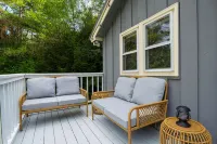 Modern Chalet w/ Serene Views and Jacuzzi Hot Tub- 15 Minutes to Okemo Mountain