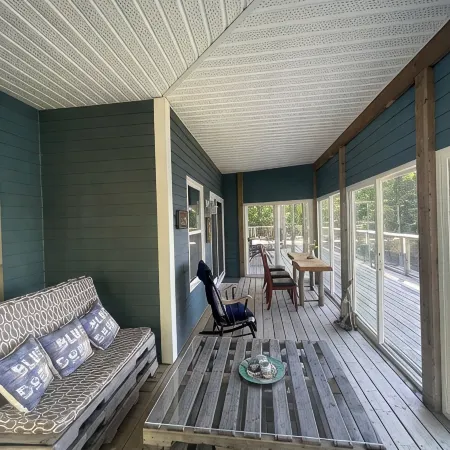 Blue Lodge with cozy winter garden and direct lake access