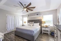 Serenity Waterfront 4Br w/ Private Dock, Heated Pool & Relaxing Hot Tub - Jacuzzi