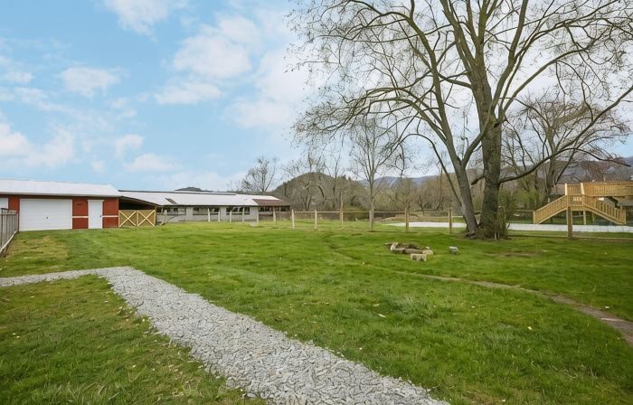 Charming 4 bedroom farmhouse with large backyard for entertaining!