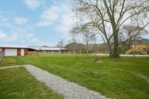 Charming 4 bedroom farmhouse with large backyard for entertaining!