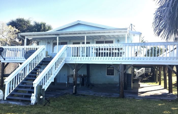 3Bd 3ba Island Oasis                 Beach Front with a Dock-Perfect Event Space