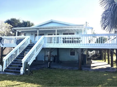3Bd 3ba Island Oasis                 Beach Front with a Dock-Perfect Event Space