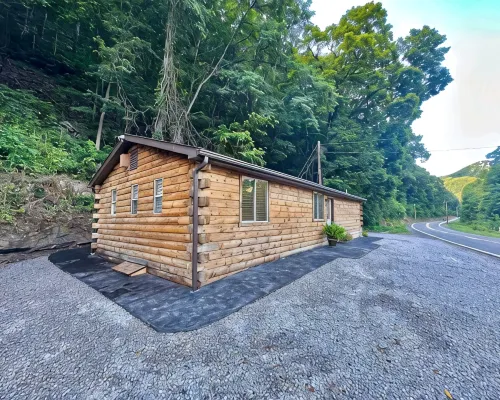 Cozy 2-bedroom, river access, near Smoke Hole, Seneca Rocks & Dolly Sods Hotels in Union