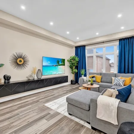 22min drive to Niagara. Sleeps 10. 1GB. 5 Bd/4 Bth