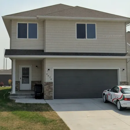 Serene Location\ Garage\ Close to\Suite Shots Golf\Hospital\Interstate
