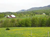 Modern Farmhouse on 25 Acres / Superb Views.