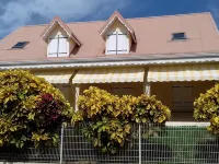 Large, well-equipped apartment in a villa 5 minutes' walk from the beaches Hotels in Sainte-Luce