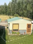 Cozy cabin on the Twisp River.  Just 5 minutes from town on Twisp River