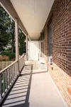Grant - A Tranquil One Bedroom Steps from River