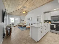 Golf Cart Included, Bimini Villa, Treasure Cay, Bahamas, 100 yards from beach - Alloggi