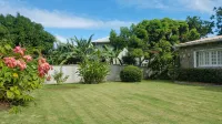 Hallelujah House - 3Br Retreat w/ Chef, Beach, & Island Experiences - Homestays