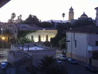 Top floor penthouse apartment with terrace in the historical center, 3 km from the beach