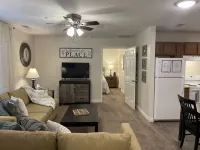 Cozy East Side Condo in Washington close to City Park and Hospital