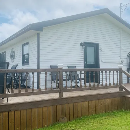Lorney’s Place - entire cottage in cascumpec