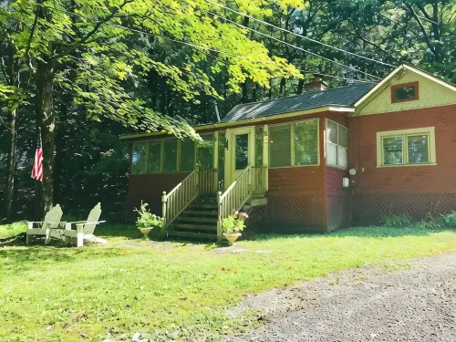 Charming Cabin Lake Rights, Private Dock 3 bedroom, 2 bath. Sleeps 7.
