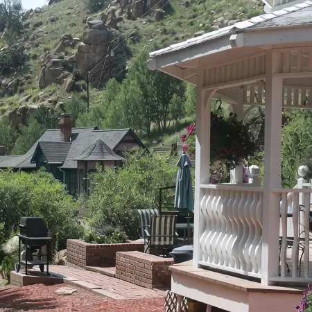 The Williamsburg Cottage at Valley Glen...your romantic mountain getaway