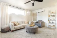 Cozy Pet-Friendly Monthly Discount Furnished King Bed Workspace Single Level - Wifi
