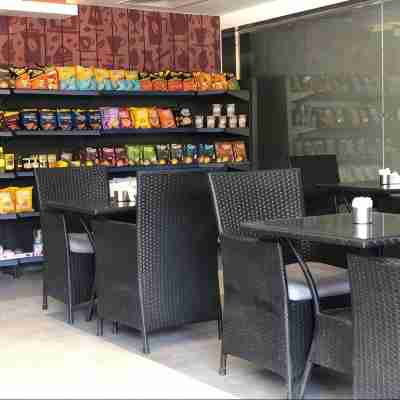Ocean Apartments Dining/Meeting Rooms