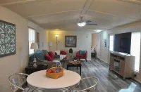 Retro Retreat - 3-Star
