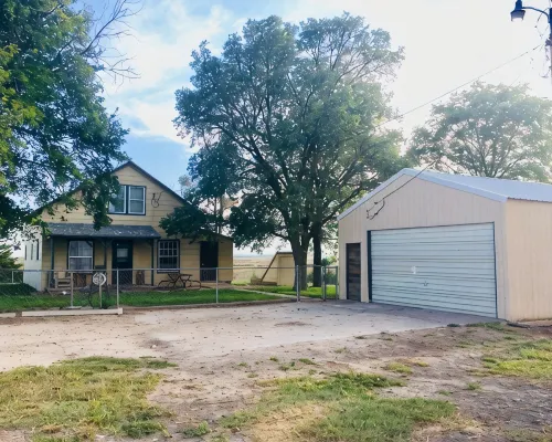 Rustic Farmhouse Retreat Hotels in Red Willow County