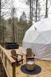 "The Perch" RRG - Modern Elevated Stay w/ Hot Tub - Alphydda