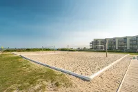 Just steps away - beach, pool, & attractions on the Emerald Isle! New Home. - 주방