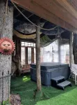 T, s Creekside cabin. King Bed/ Hot tub/ treehouse - Hytter